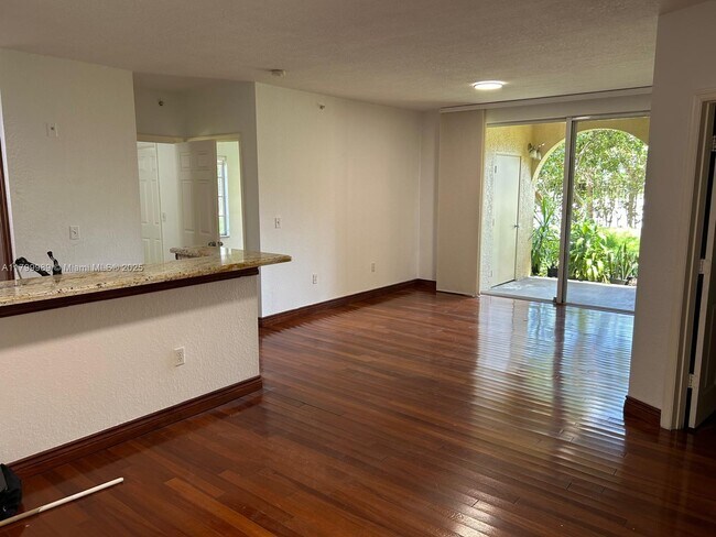 Photo - 2516 Centergate Dr Unidad 102 Rental