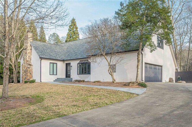 Photo - 4562 Columns Dr SE