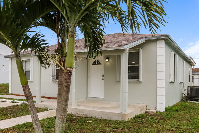 Photo - 849 W 5th St