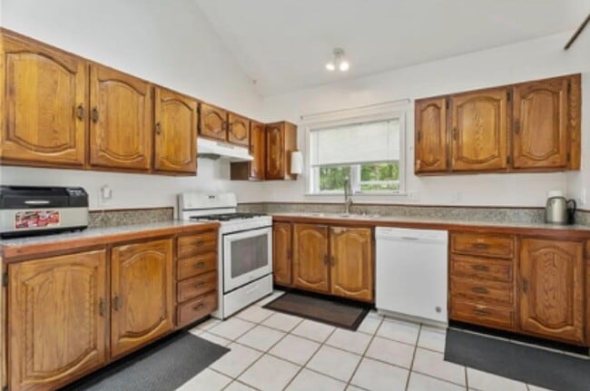 Photo - 121 Birchwood Dr