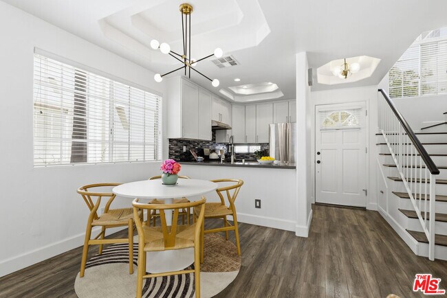 11110 Camarillo St Unit 122