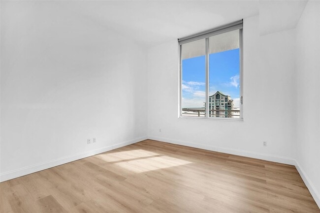 Photo - 325 S Biscayne Blvd Unit LPH17