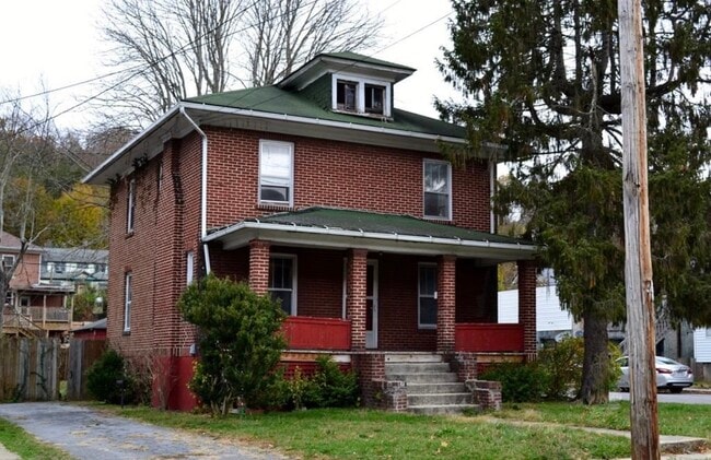 Photo - 1100 College Ave