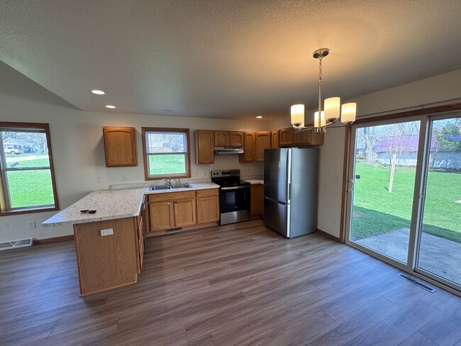 Photo - 627 E Pine St