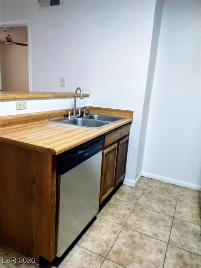 Photo - 1361 E University Ave. Unidad 110