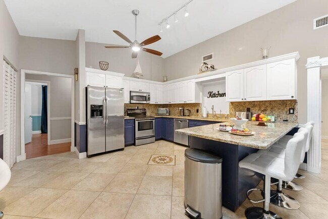 Photo - 166 Old Country Rd S