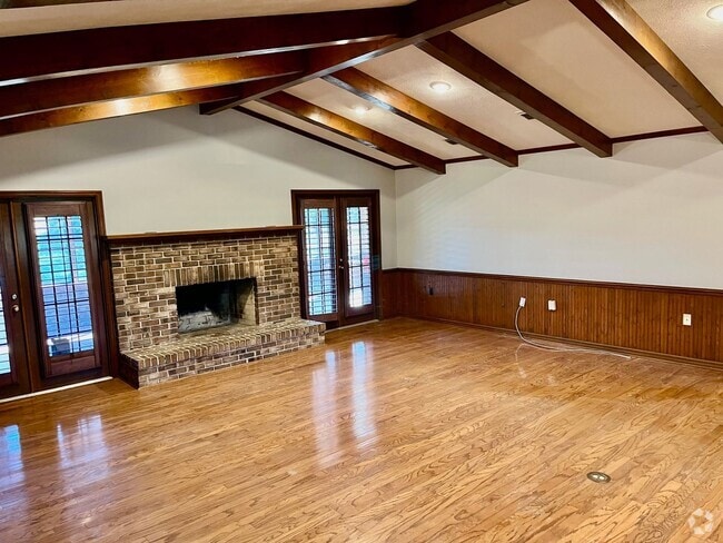 Building Photo - AVAILABLE 07/01!  HUGE 3300sqft  4BR/3.5BA... Rental