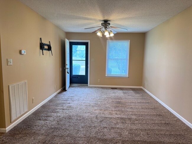 Photo - Cute 3 Bed/1 & 1/2 Bath, House located in the heart of St. B!