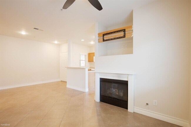 Photo - 1 br, 1 bath Condo - 26444 Arboretum Way U... Unidad 2108