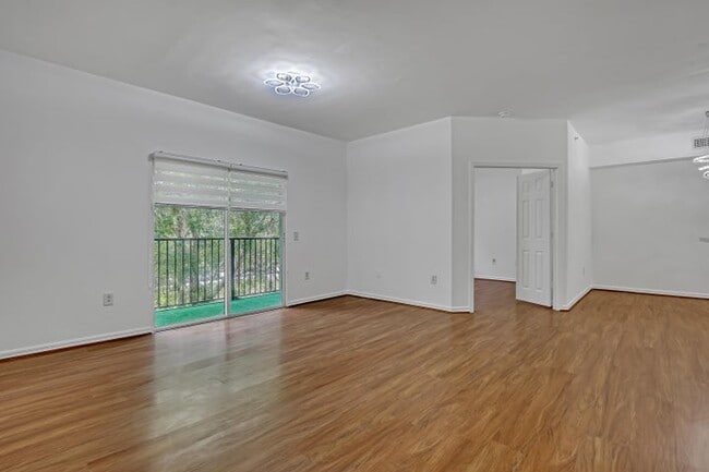 Photo - 340 Crestwood Cir Unit 302
