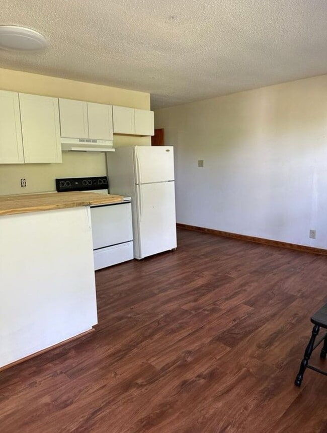 Photo - Knoxville 37919 - 2 bedroom, 1 bath apartment in West Knoxville - Contact Lisa Vineyard and Shann...