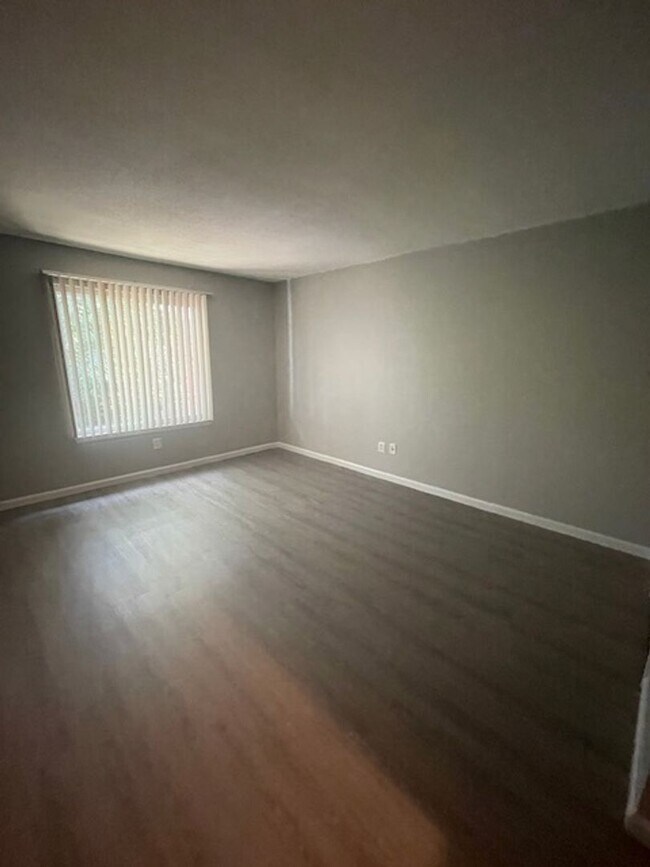 Photo - Renovated One-Bedroom Apartment – Prime Wa... Unit 1254-07