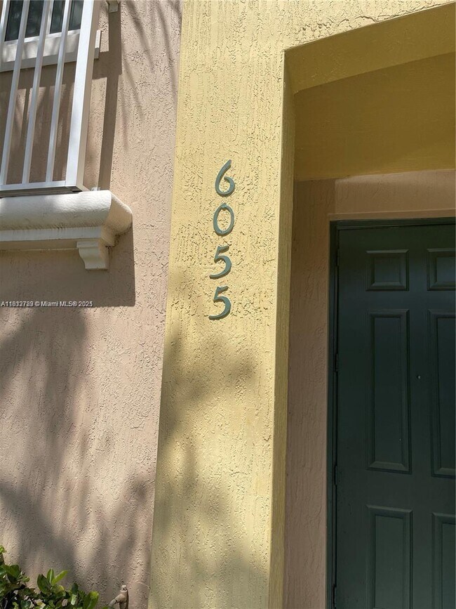 Photo - 6055 SW 19th Ct Apartamento Unidad 6055