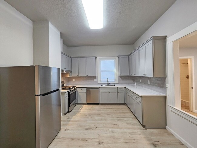 Building Photo - 811 V St Unit UPPR