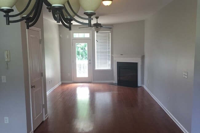 Building Photo - 1620 Walnut View Dr