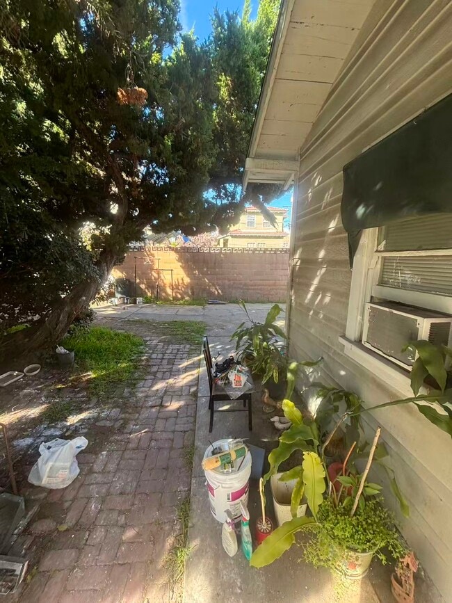 Photo - 216 S Almansor St