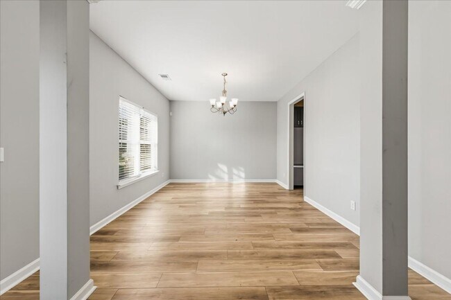 Photo - Spacious 5-Bedroom Home in the Live Oak Co...