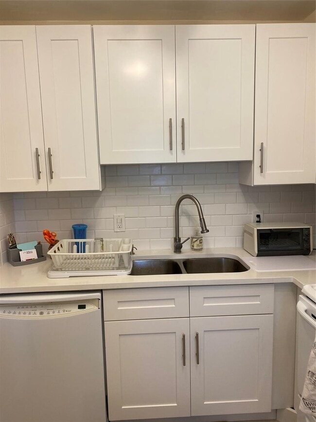 Photo - 146 Lyndhurst G