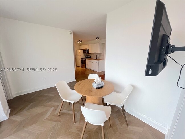 1255 Collins Ave Unit 604