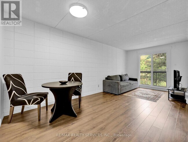 Photo - 30 Hickory St E Unité 103