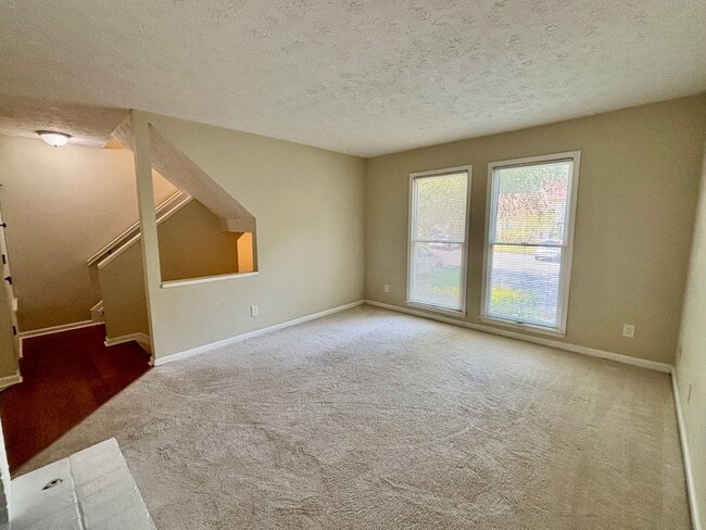 Photo - 666 Stratford Green Way