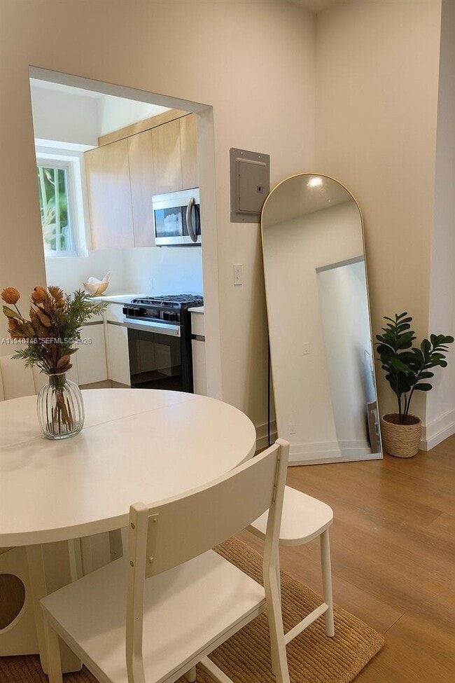 Photo - 1535 West Ave Unit 3