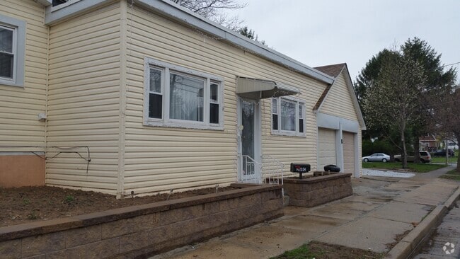 Building Photo - 269 N 1st Ave Rental