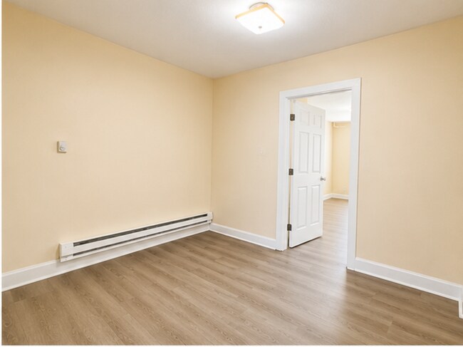 Photo - 116 W B St