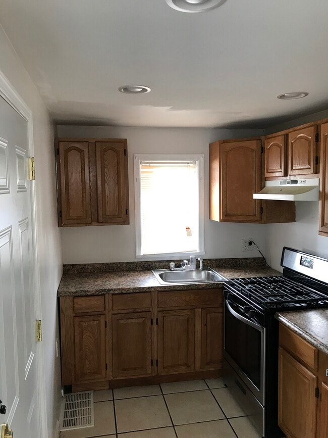 Building Photo - 520 S 14th St