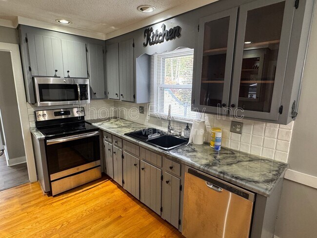 Photo - 1508 Treetop Ln