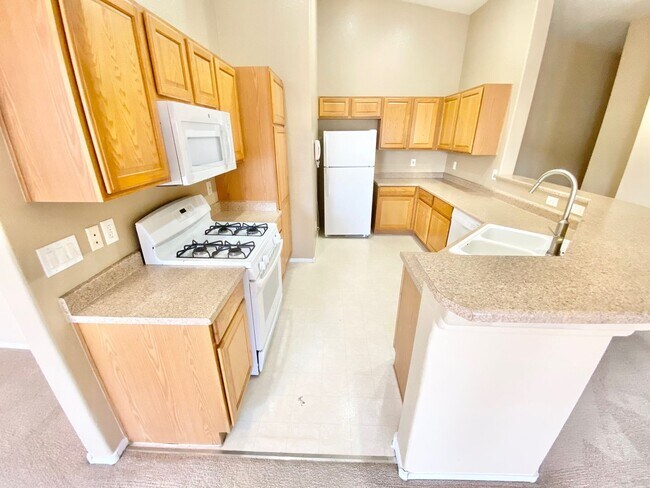 Photo - OVELY 2 BED ROOM 2 BATHROOM TOWNHOES LOCATED IN A GATED COMMUNITY IN HENDERSON