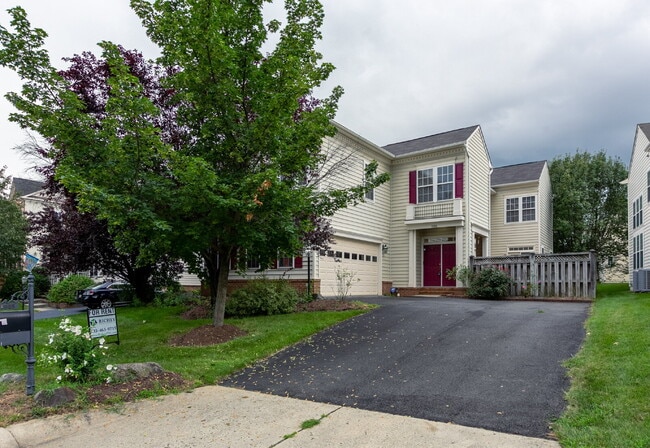 Photo - Spacious, Light-Filled Home in the Desirable Broadlands