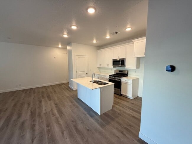 Photo - Modern 3 Bedroom Condo in Desert Color Unit 4-304