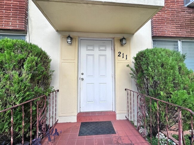 Photo - 215 Zamora Ave Unit 4