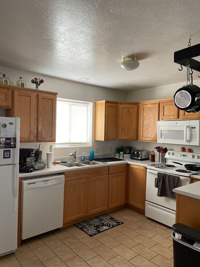 Photo - 705 W 1225 N