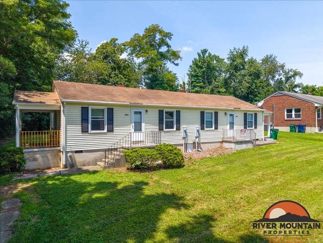 Building Photo - Charming Duplex Near Downtown Blacksburg