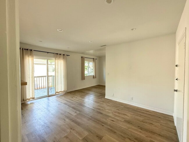 Building Photo - 3819 Park Pl Unit #20