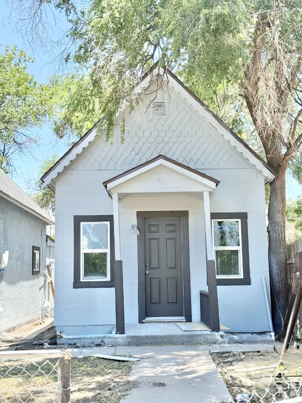 Building Photo - 910 W 13th St Rental