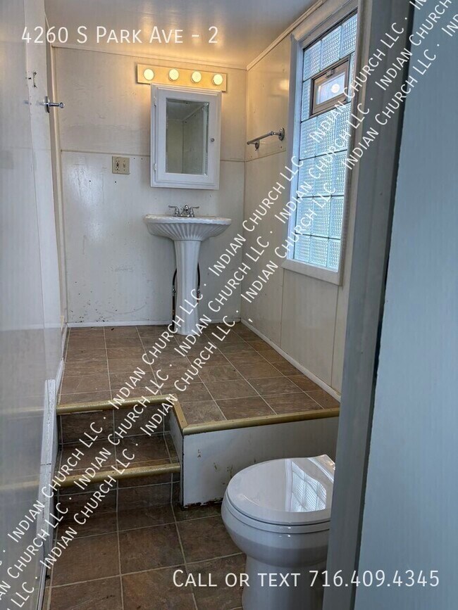 Photo - 4260 South Park Ave Unidad 2