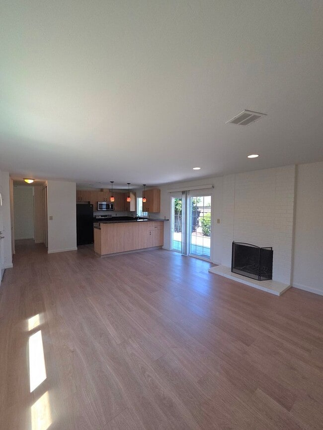 Photo - 2965 Millar Ave