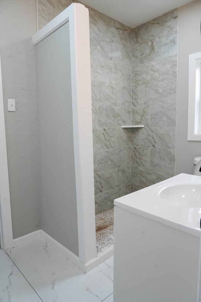 Photo - 1208 Mancil Ave