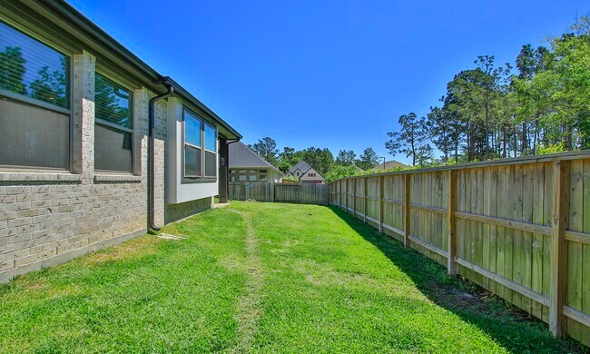 Building Photo - 320 Rise Ln