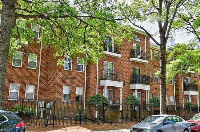 Photo - Ghent on the Square