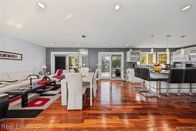 13987 Glenwood Dr