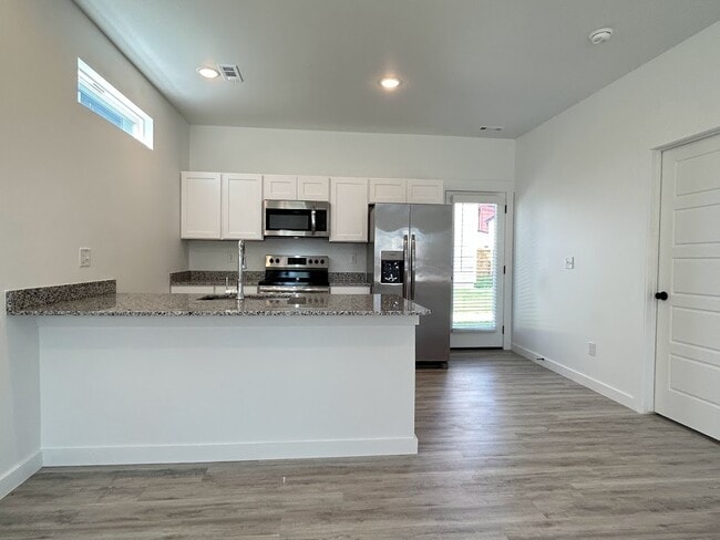 Photo - 960 Ventnor Ave