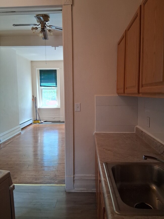 Photo - 1029 Penn St Unit 2nd Floor Front
