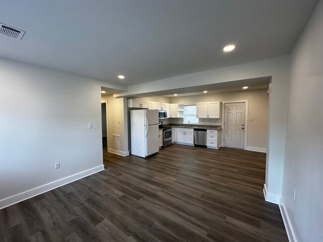 Main Living/Kitchen/Dining - 3300 Nashville Ave Unidad 3302 Nashville