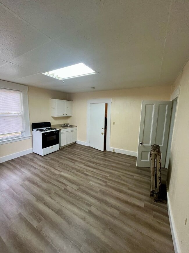 Photo - Studio Apartment for Rent – Utilities Incl... Unit 1-6