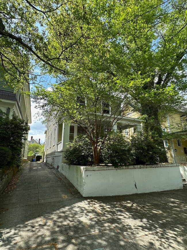 114 alley - 114 S 5th Ave Unidad UP