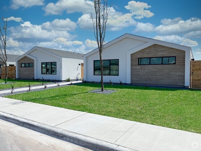 Building Photo - 1320 E Iris Ave Unit 2 Rental